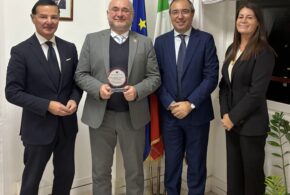 <h3>DEIANA, PRESIDENTE CONFASSOCIAZIONI: “CON IL PREMIO ASSEGNATO AL PRESIDENTE VALASTRO ABBIAMO DATO IL MERITATO RICONOSCIMENTO ALLA SOLIDARIETA’ E ALL’IMPEGNO UMANO”</h3>